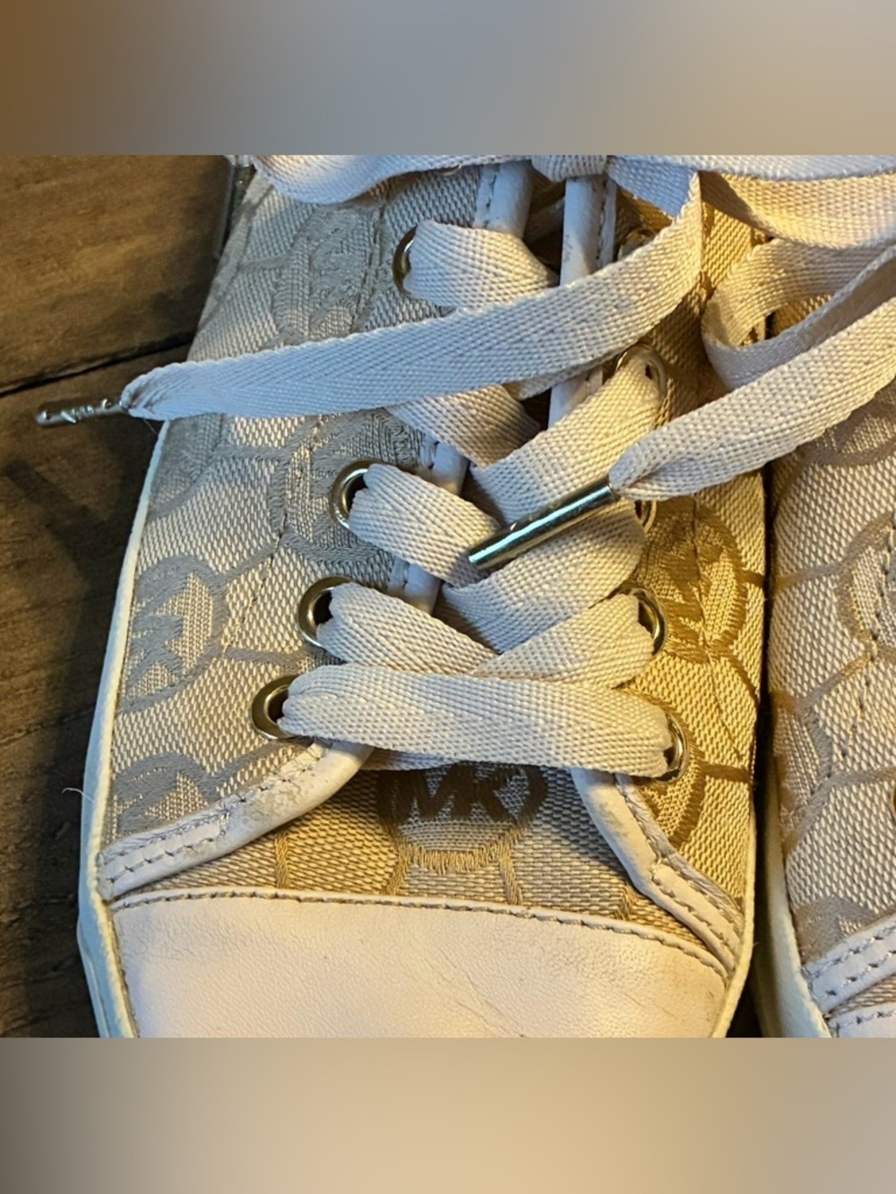 Michael Kors MK City Sneakers Vanilla Monogram 6.5 Designer Lace-Up Tennis Shoes - Picture 5 of 7